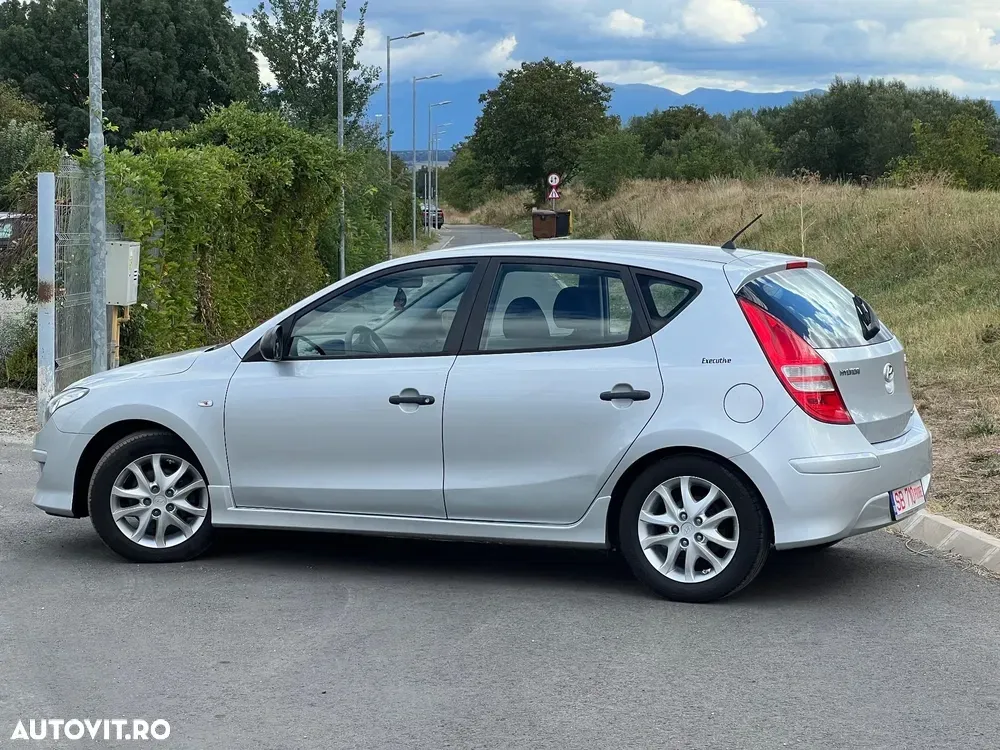 Hyundai i30 1.6 CRDI FIFA WM Edition — imagine 5