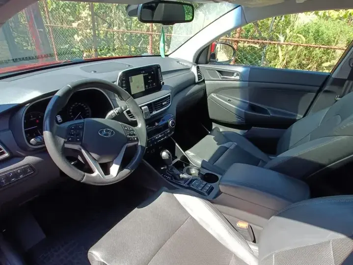 Hyundai Tucson III 2.0 CRDI 4WD 8AT Luxury