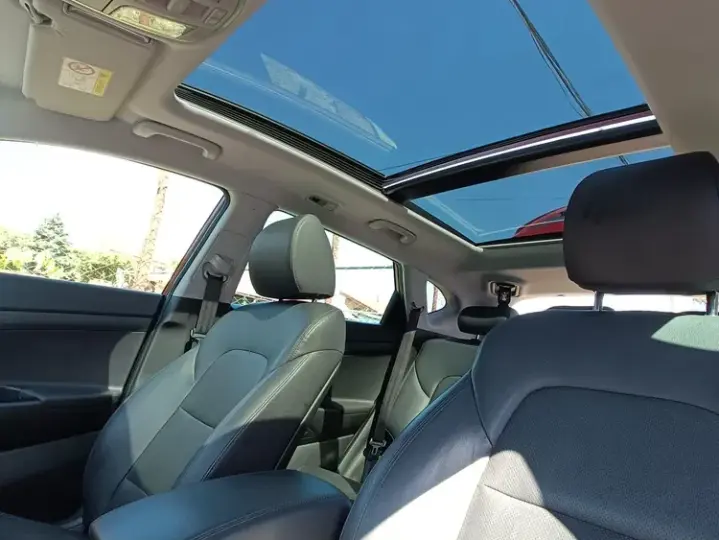 Hyundai Tucson III 2.0 CRDI 4WD 8AT Luxury