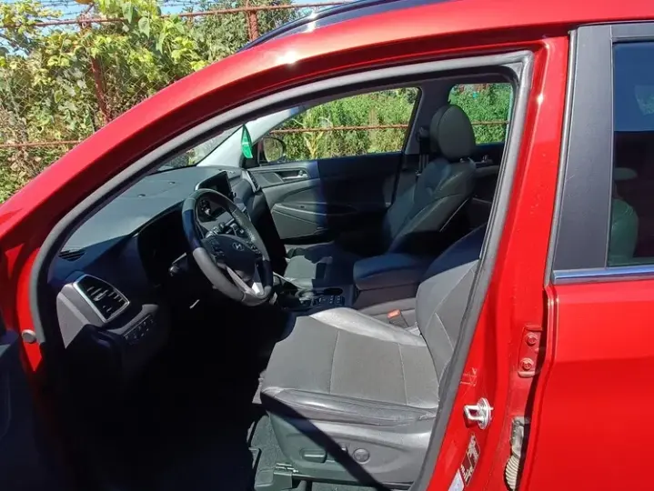 Hyundai Tucson III 2.0 CRDI 4WD 8AT Luxury