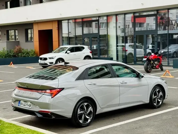 Hyundai Elantra VII