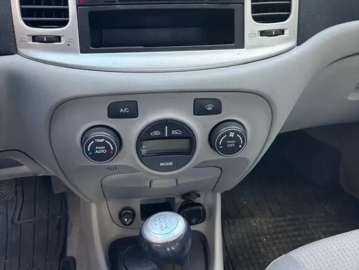 Hyundai Accent MC 1.5 CRDI 4DR GL COMFORT