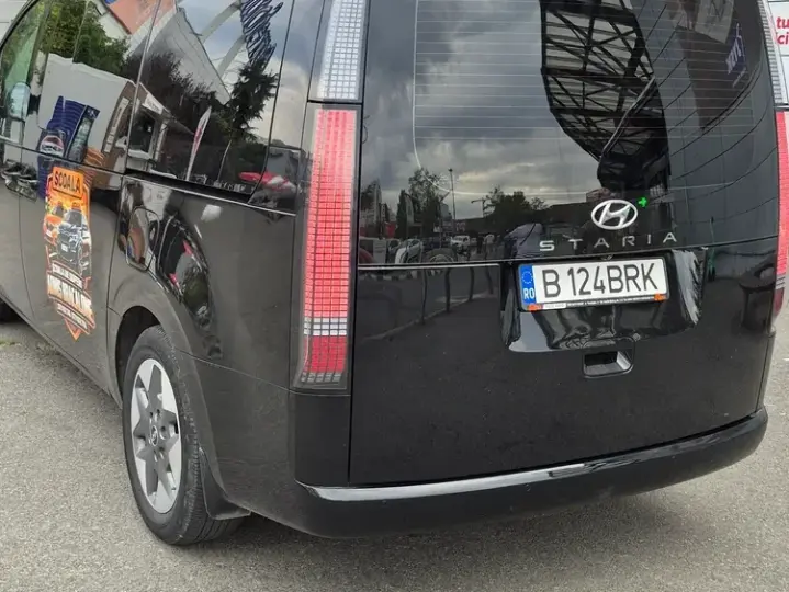 Hyundai Staria 1.6I 215CP 6AT 9 locuri HEV Premium