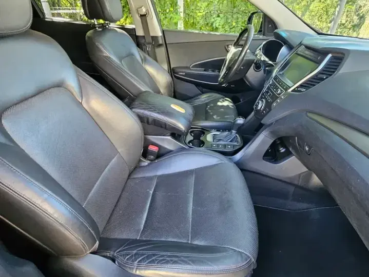 Hyundai Grand Santa Fe