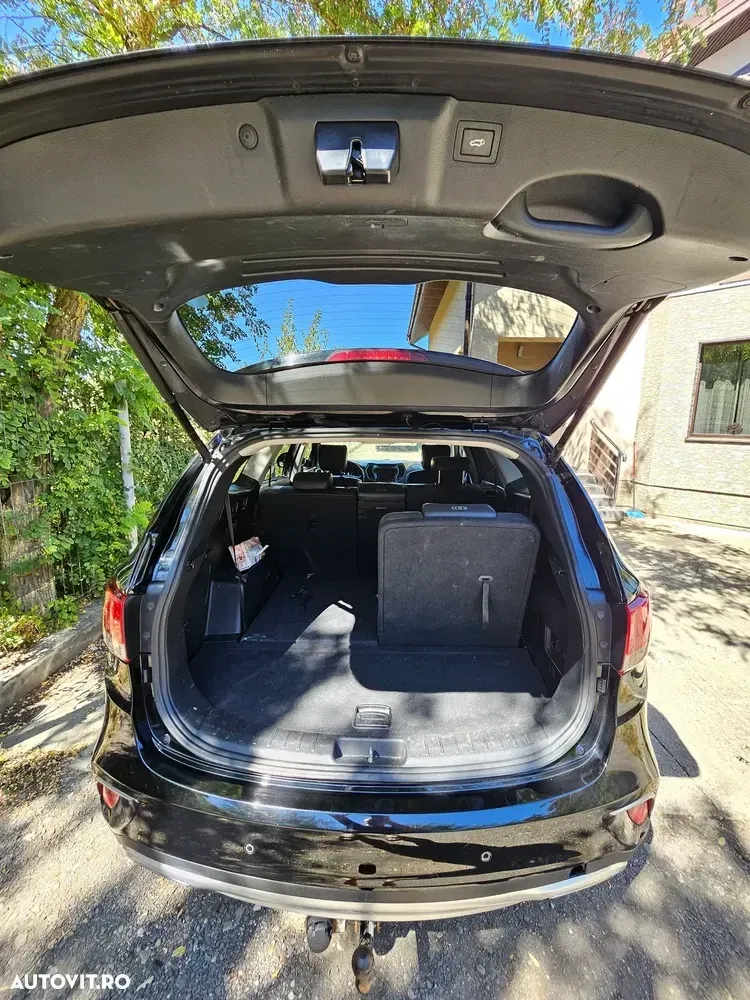 Hyundai Grand Santa Fe — imagine 4