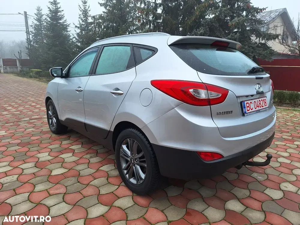Hyundai ix35 2.0 CRDI 4WD Automatik Fifa World Cup Gold Edition — imagine 4