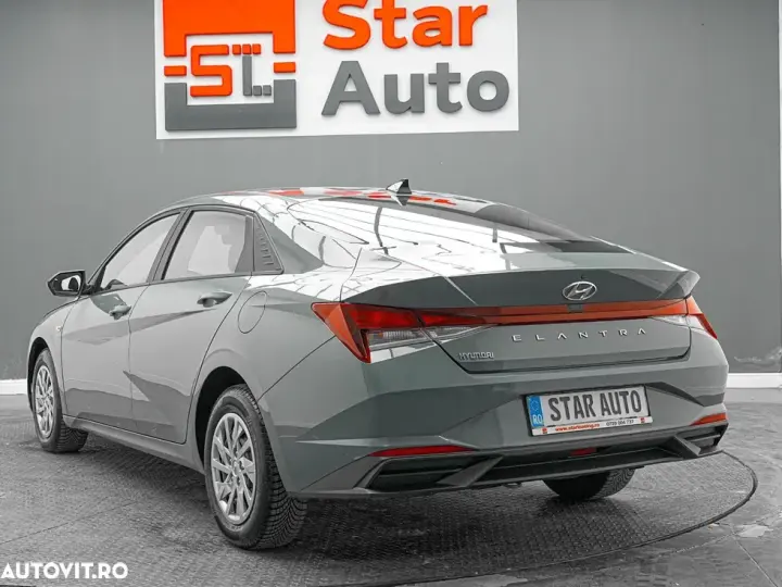 Hyundai Elantra 1.6 l 123 CP CVT Exclusive Navi