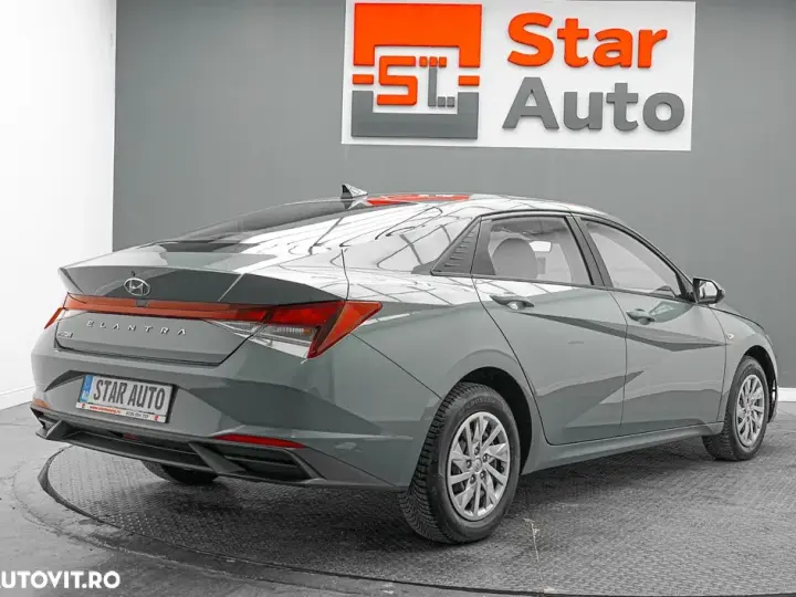 Hyundai Elantra 1.6 l 123 CP CVT Exclusive Navi