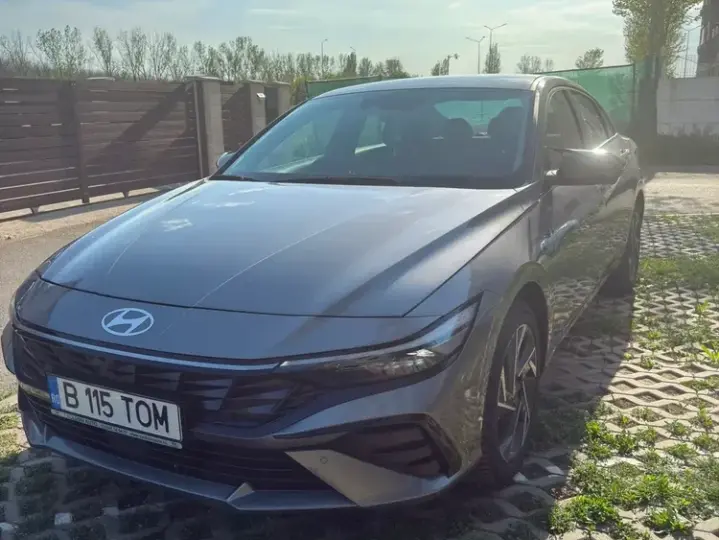 Hyundai Elantra VII 1.6 l 123 CP CVT Exclusive Navi