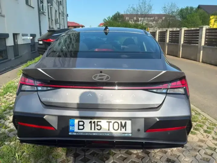 Hyundai Elantra VII 1.6 l 123 CP CVT Exclusive Navi