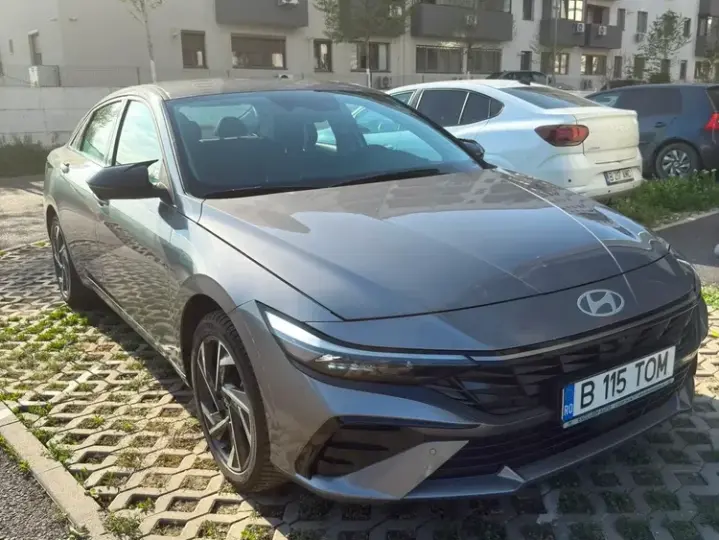 Hyundai Elantra VII 1.6 l 123 CP CVT Exclusive Navi