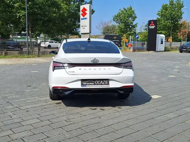 Hyundai Elantra 1.6 l 123 CP CVT Highway