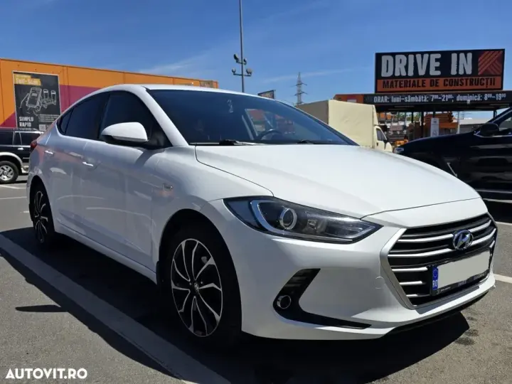 Hyundai Elantra VI 1.6 CRDI Comfort
