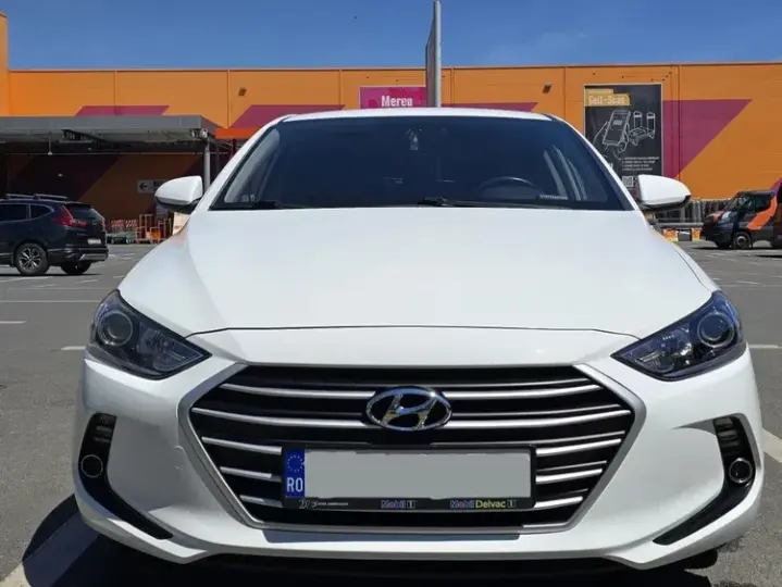 Hyundai Elantra VI 1.6 CRDI Comfort