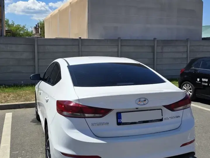 Hyundai Elantra VI 1.6 CRDI Comfort