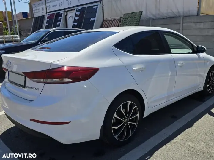 Hyundai Elantra VI 1.6 CRDI Comfort