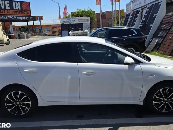 Hyundai Elantra VI 1.6 CRDI Comfort