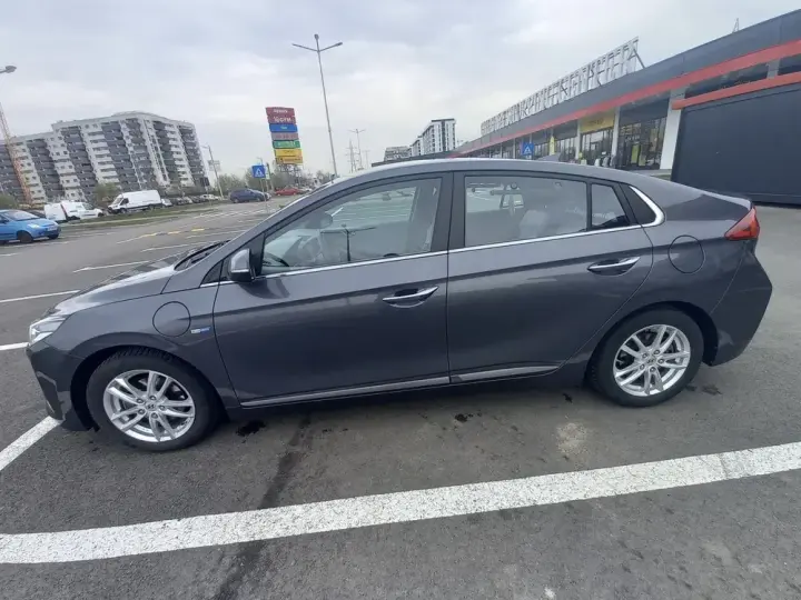 Hyundai IONIQ