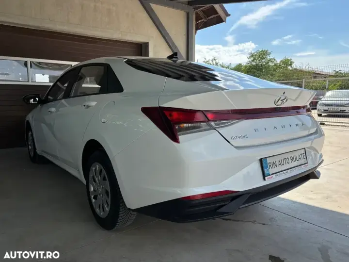Hyundai Elantra 1.6 l 123 CP CVT Highway
