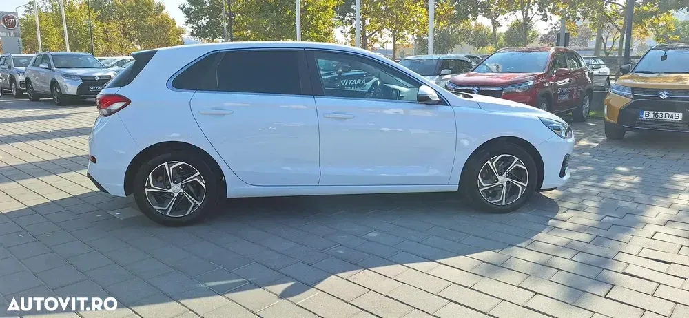 Hyundai i30 1.5 110CP 5DR M/T Highway — imagine 5