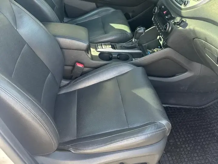 Hyundai Tucson III 2.0 CRDI 4WD 6AT Luxury+