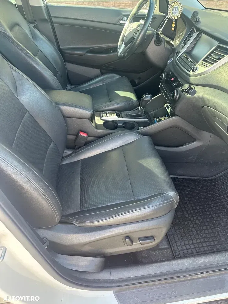 Hyundai Tucson III 2.0 CRDI 4WD 6AT Luxury+ — imagine 4