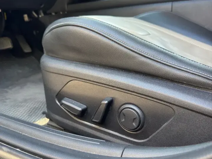 Hyundai Elantra VII 1.6 l 123 CP CVT Exclusive Navi