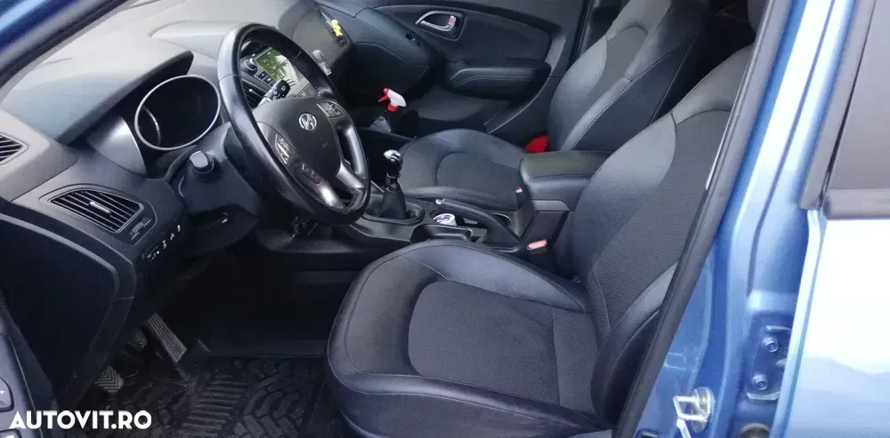 Hyundai ix35 2.0 CRDI 4WD Fifa World Cup Gold Edition — imagine 4