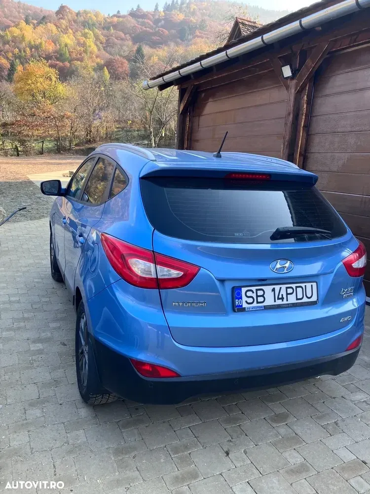 Hyundai ix35 2.0 CRDI 4WD Fifa World Cup Gold Edition — imagine 2