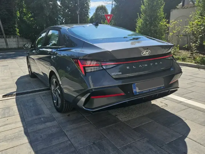 Hyundai Elantra VII 1.6 l 123 CP CVT Exclusive