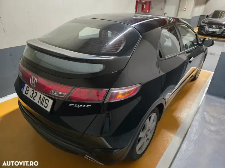 Honda Civic VIII 1.8i-VTEC i-SHIFT Type S