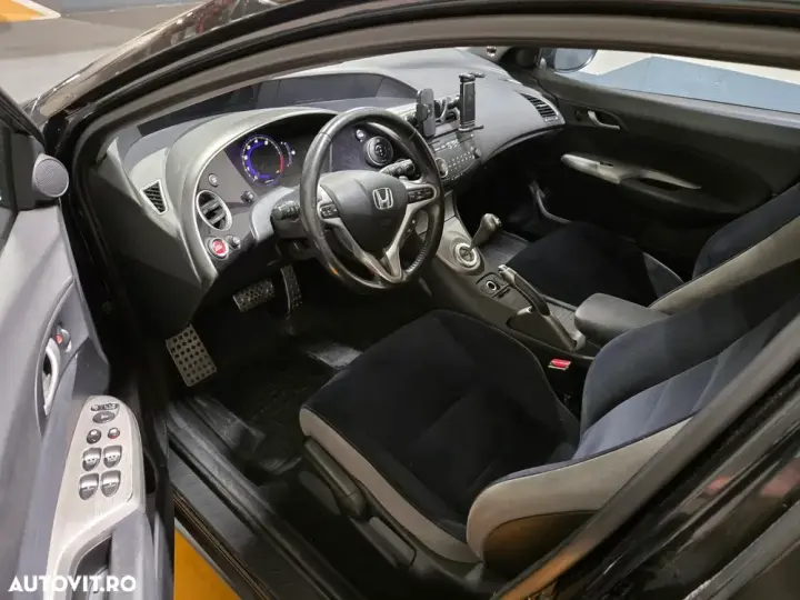 Honda Civic VIII 1.8i-VTEC i-SHIFT Type S