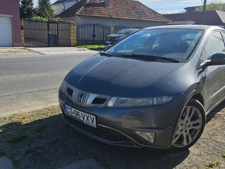 Honda Civic VIII 1.8 SOHC i-VTEC MT Executive