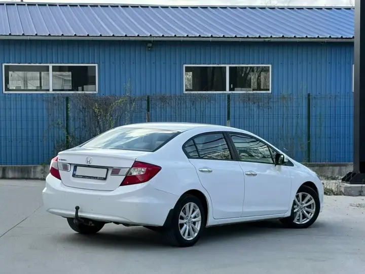 Honda Civic IX 1.8 MT LS