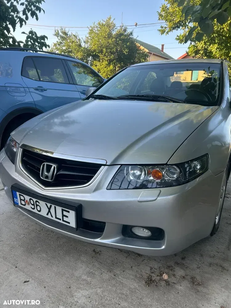Honda Accord 2.0 i 4 Door — imagine 2