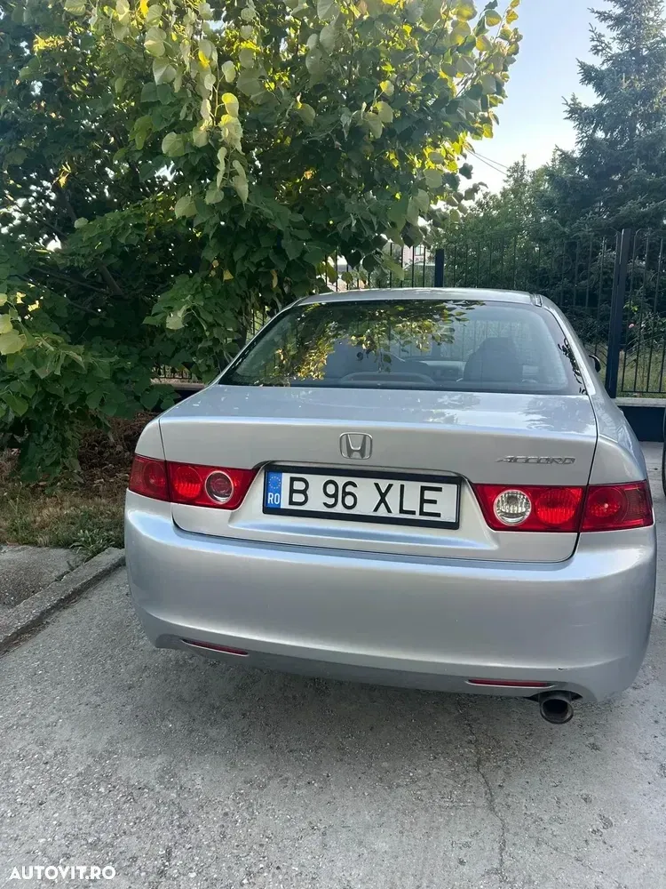 Honda Accord 2.0 i 4 Door — imagine 3