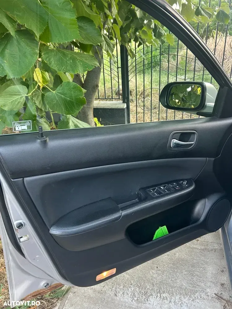 Honda Accord 2.0 i 4 Door — imagine 6