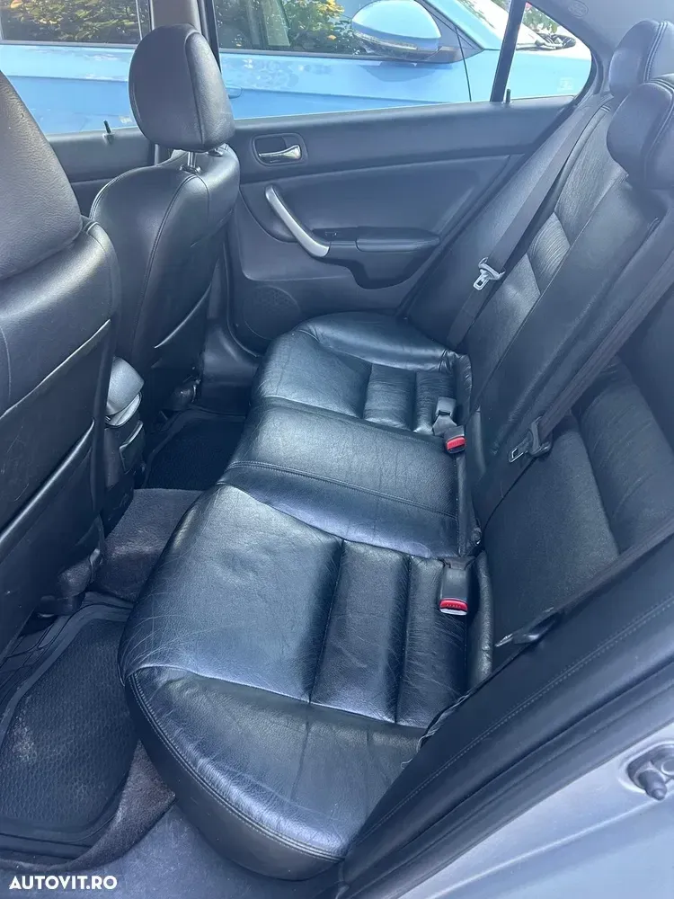 Honda Accord 2.0 i 4 Door — imagine 5