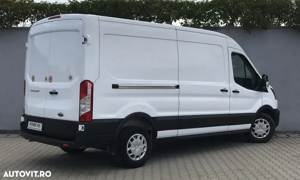 Ford Transit — imagine 3