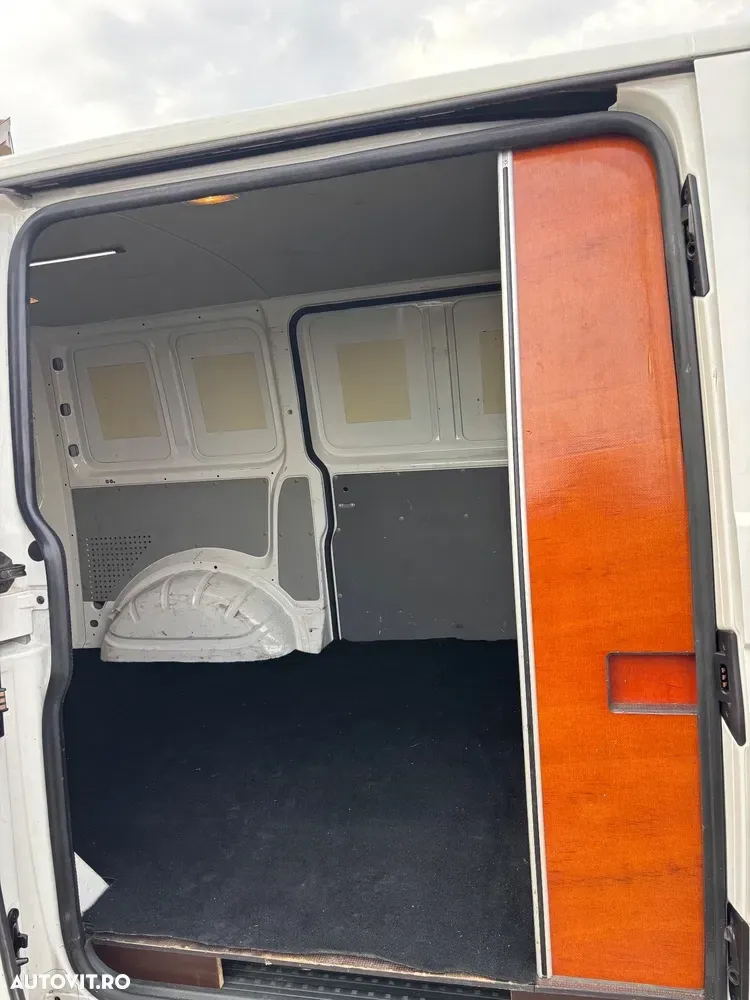 Volkswagen Transporter — imagine 5