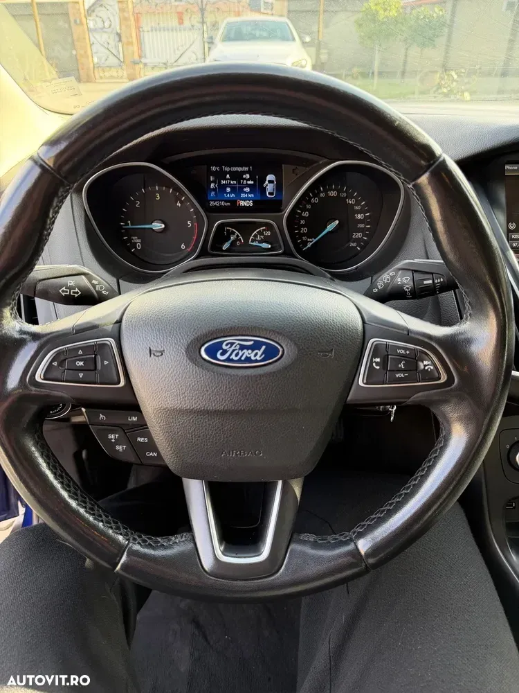Ford Focus — imagine 6