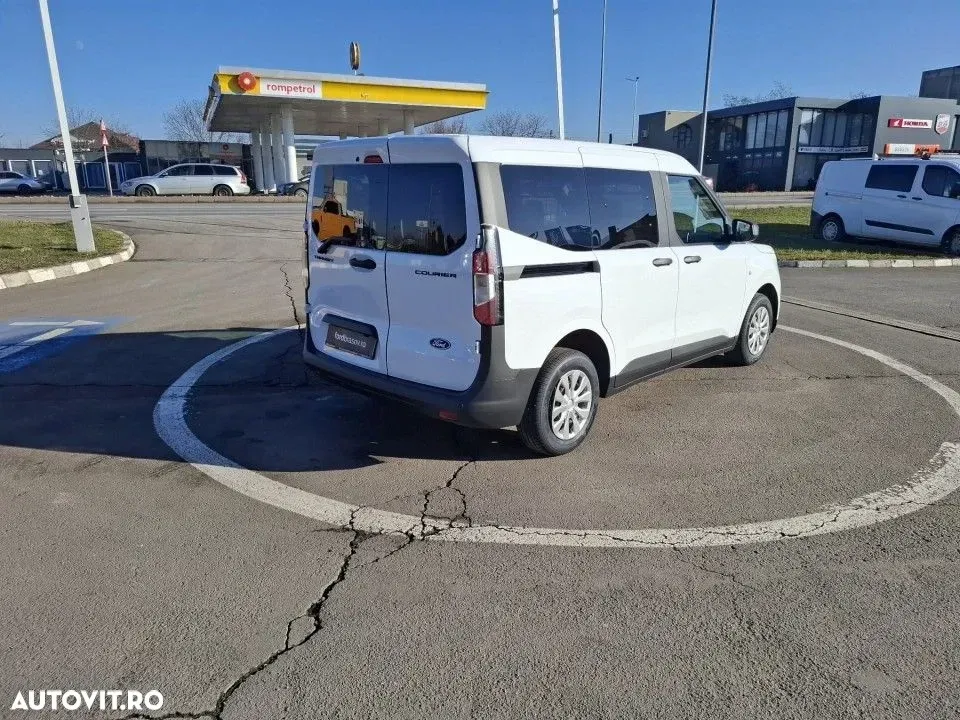 Ford Transit Courier — imagine 5