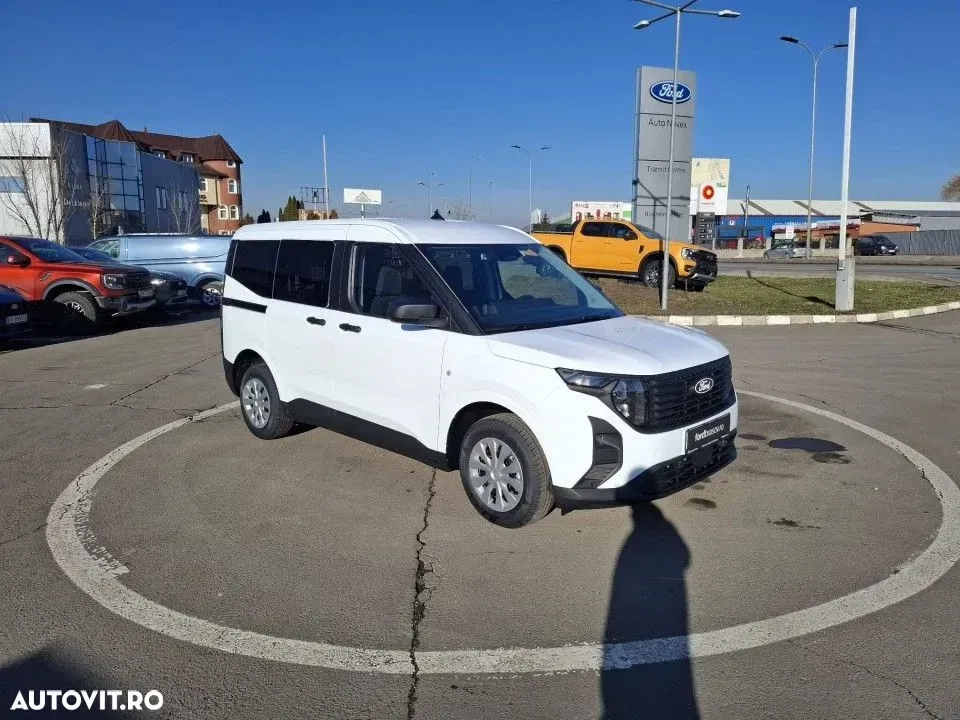 Ford Transit Courier — imagine 3