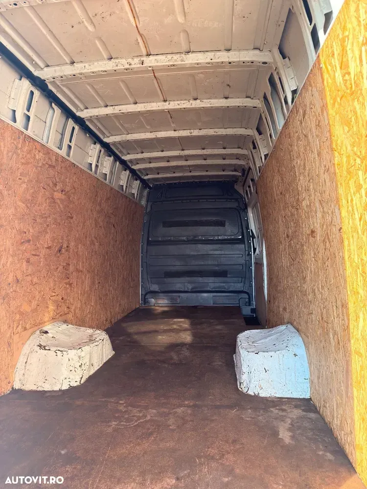 Volkswagen Crafter Maxi, punte dubla, 5 foi arc — imagine 5