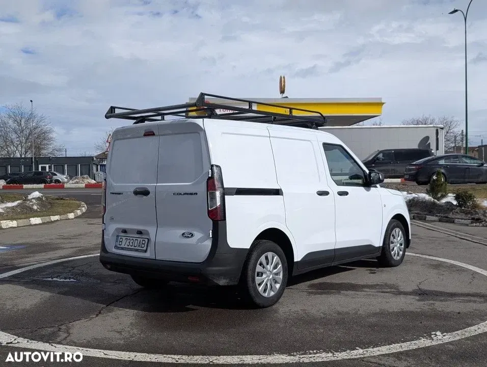 Ford Transit Courier — imagine 6