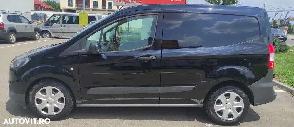 Ford Transit Courier — imagine 5