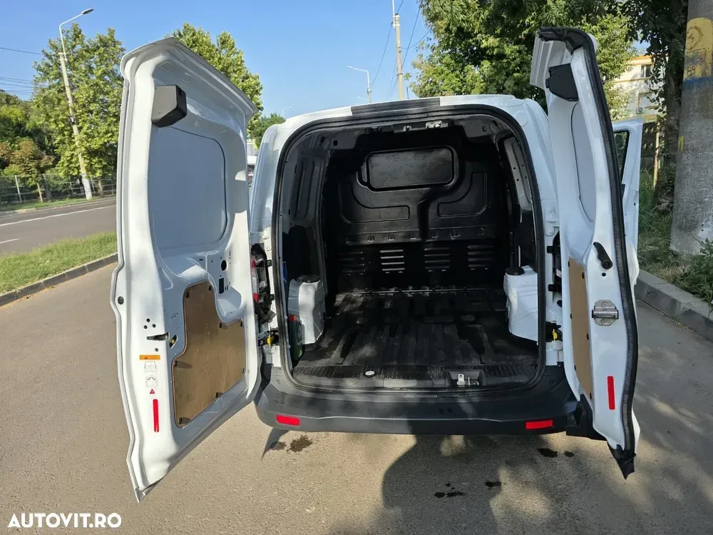 Ford Transit Courier — imagine 5