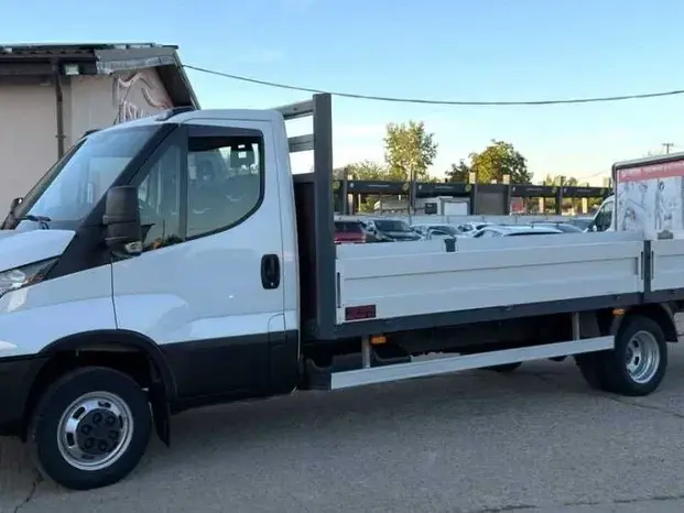 Iveco DAILY PLATFORMA CU OBLOANE