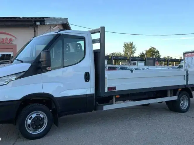 Iveco DAILY PLATFORMA CU OBLOANE