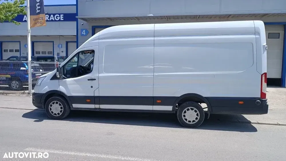 Ford Transit — imagine 3